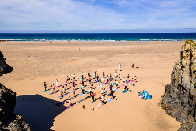 gwithian-beach-silent-disco-yoga